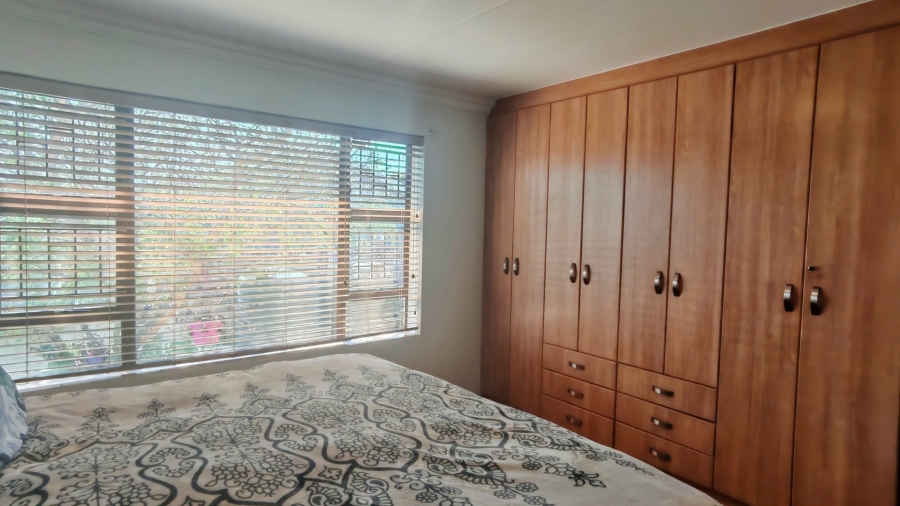 3 Bedroom Property for Sale in Fraaiuitsig Western Cape